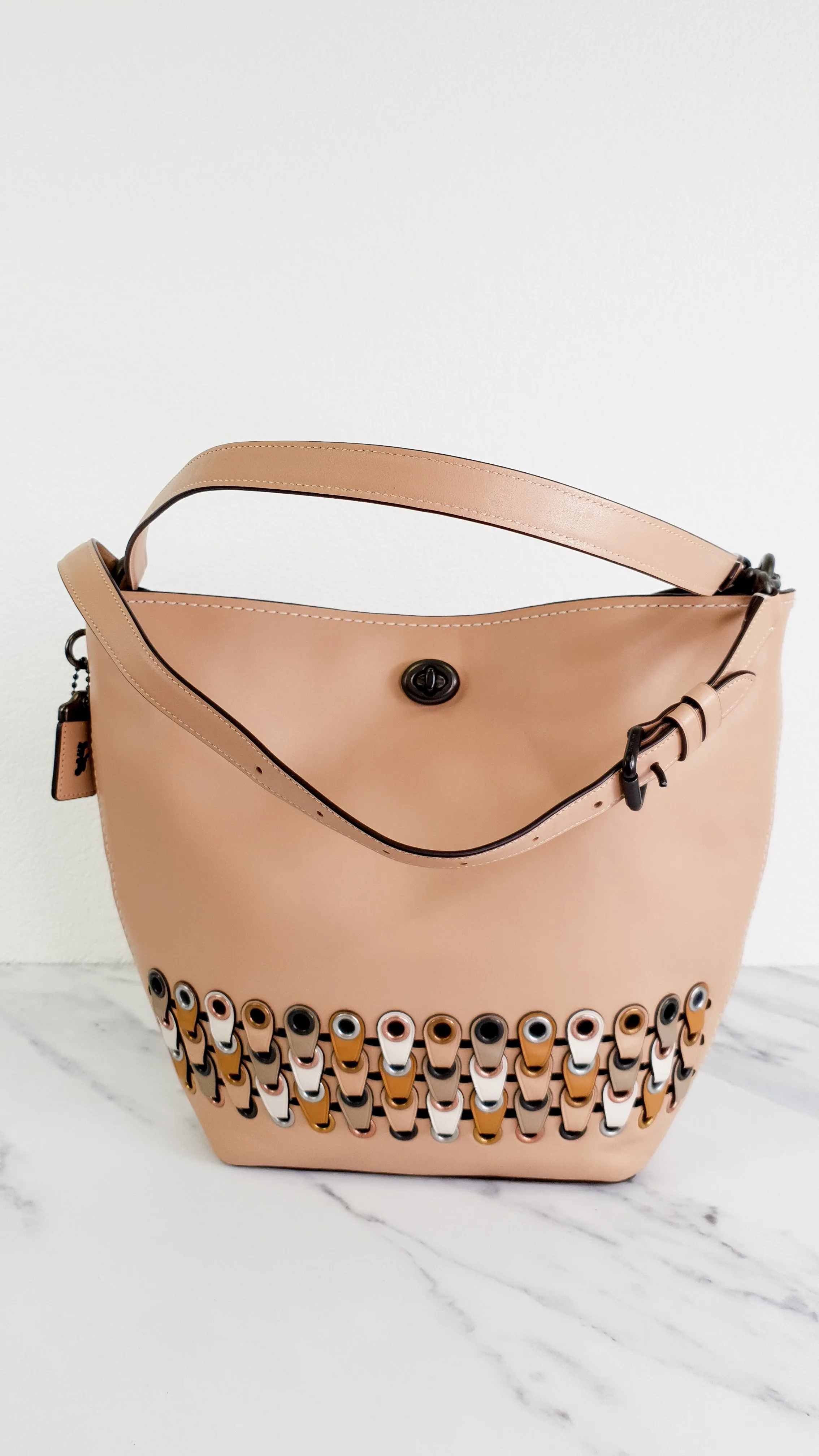 Coach 1941 Duffle Bag in Beechwood Smooth Leather with Link Detail - Crossbody Bucket bag - Coach 10498