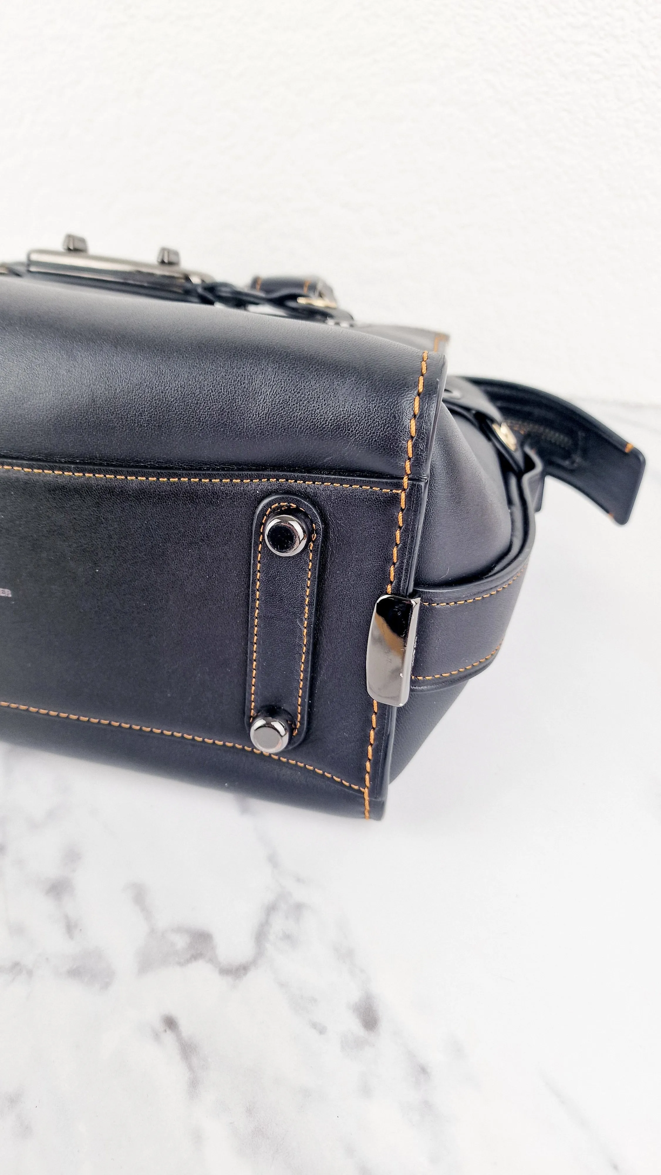 Coach Swagger 27 in Black Glovetanned Leather with Link Detail Handbag SAMPLE BAG