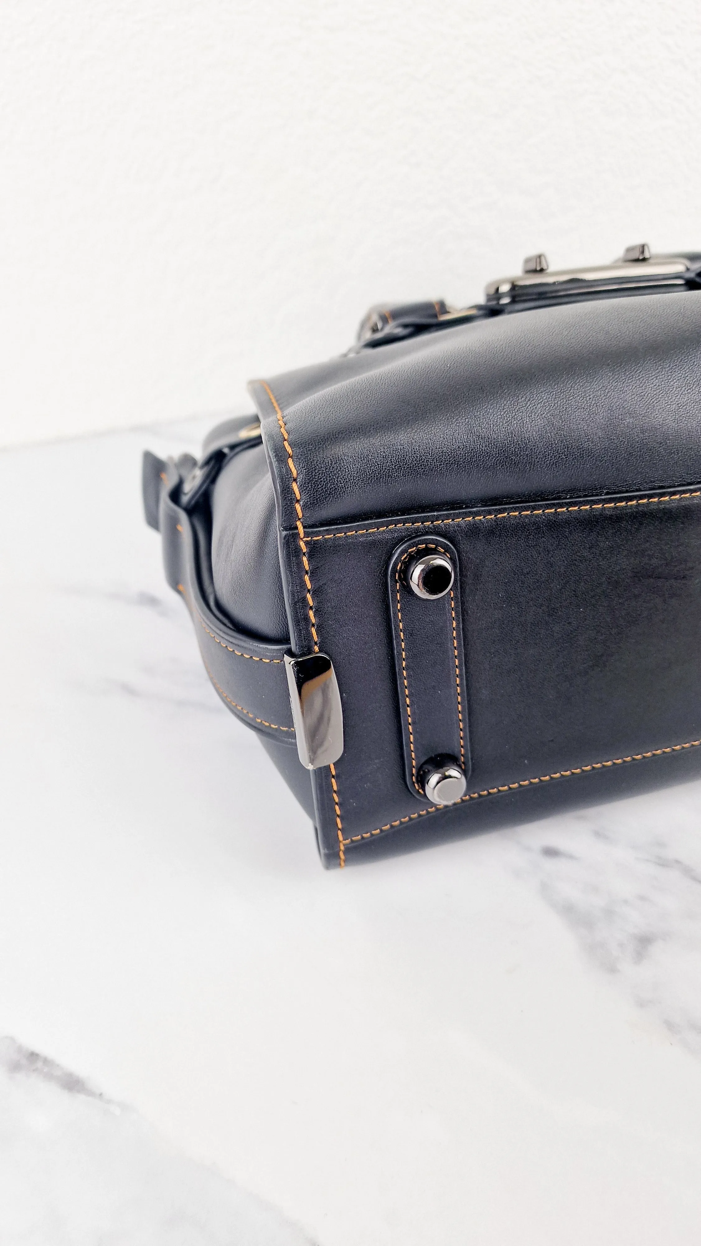 Coach Swagger 27 in Black Glovetanned Leather with Link Detail Handbag SAMPLE BAG