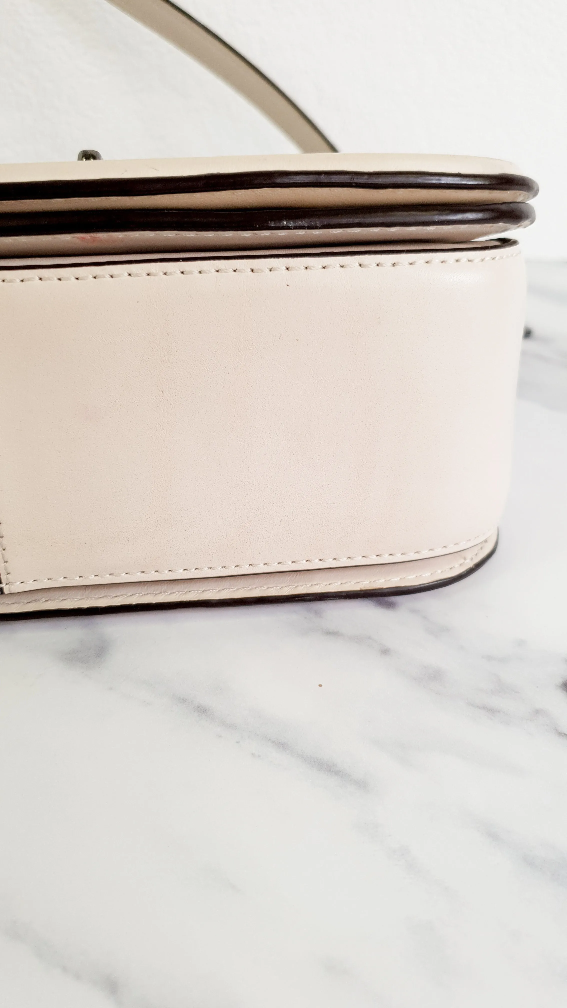Coach Swagger Shoulder Bag Crossbody Bag in Chalk Smooth Leather - Coach 54640