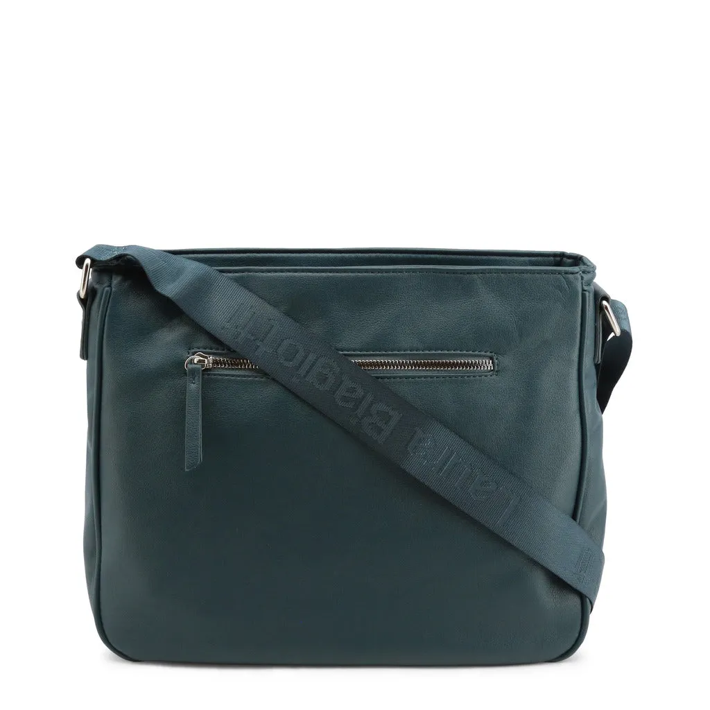 Elegance and Sophistication: The Modern Woman's Crossbody Bag